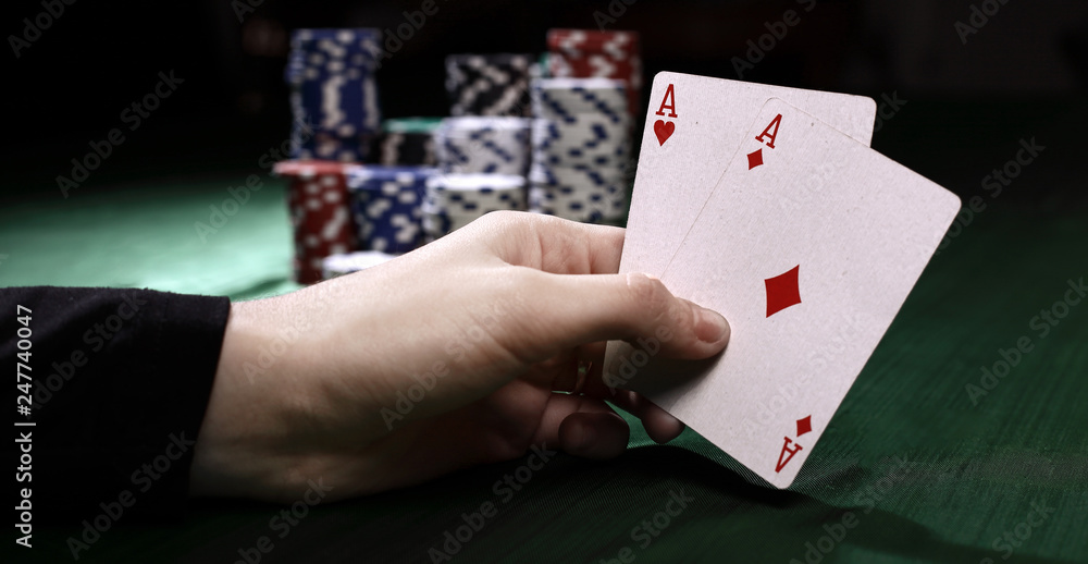 Obraz premium closeup. casino chips and playing cards in the player's hand.