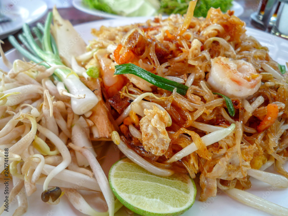 Phad Thai Goong Thai noodle with shrimps and soya, spring onion, lime, eggs Phad Thai Goong Thai noodle with shrimps and soya, spring onion, lime, eggs