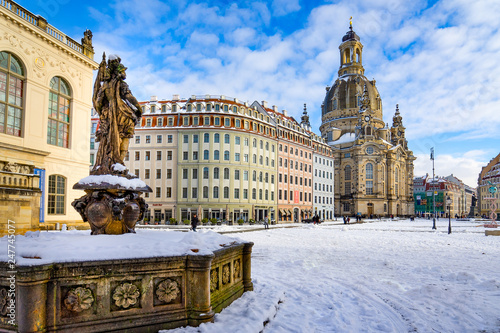 Dresden im Winter Sachsen Frauenkirche Neumarkt Jüdenhof Friedensbrunnen Verkehrsmuseum Augustusstraße Schnee Blauer Himmel Deutschland photo