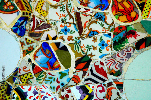 Mosaici pieni di colori di Park Guell  Barcellona  Spagna