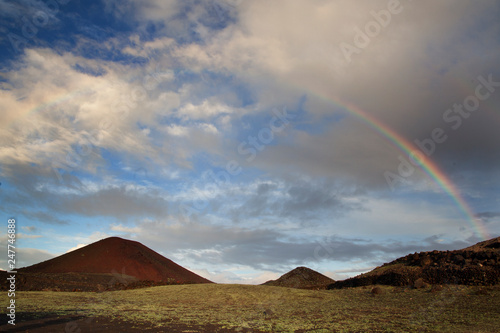 arcobaleno tra i vulcani photo