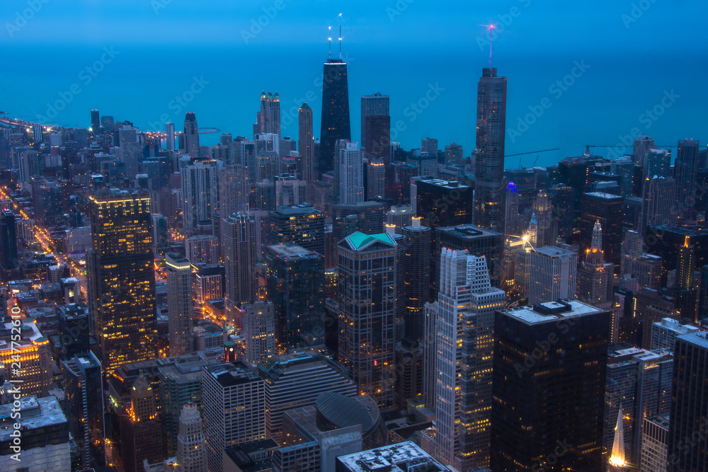 Obraz premium Chicago skyline aerial view at dusk, United States