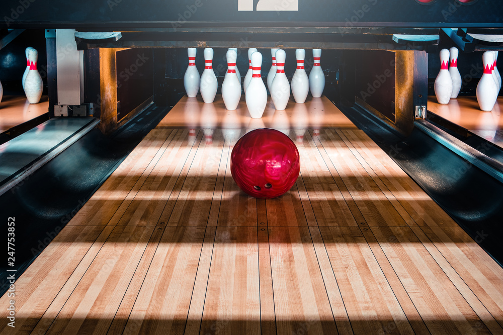 bowling pins and balls - obrazy, fototapety, plakaty 