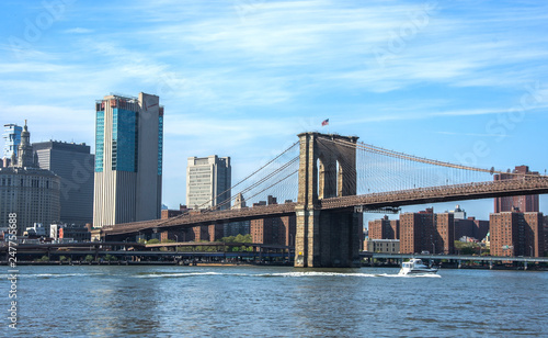 Fototapeta Naklejka Na Ścianę i Meble -  View of Brooklyn bridge in New York city