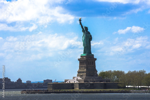 Statue of Liberty. New York, panorama of Manhattan with the One World Trade Center (Freedom Tower) and Hudson River, USA © Mariana Ianovska