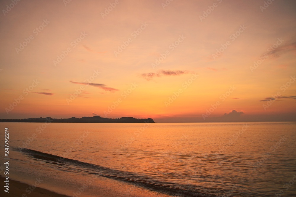 Fototapeta premium sunrise on the sea