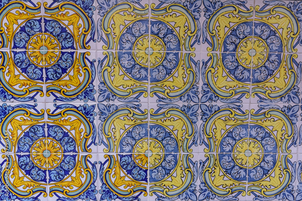 Typical Valencian tiles and slabs used to decorate the walls of the Barracas.