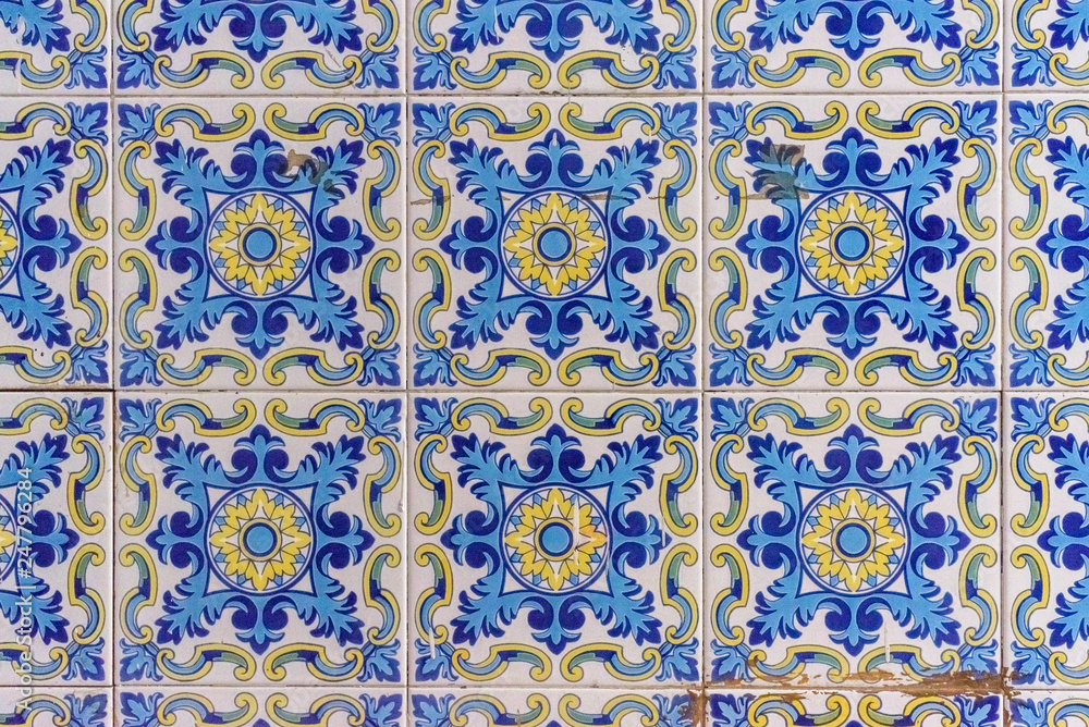 Typical Valencian tiles and slabs used to decorate the walls of the Barracas.