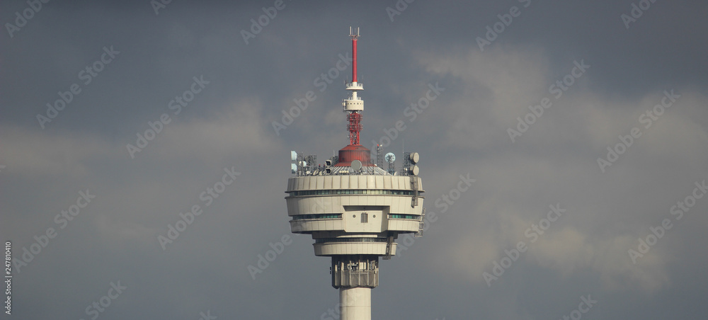 Tour Hertzienne par temps d'orage