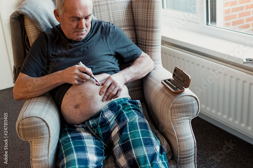 Принти на полотні Diabetic Man Injecting Insulin at Home