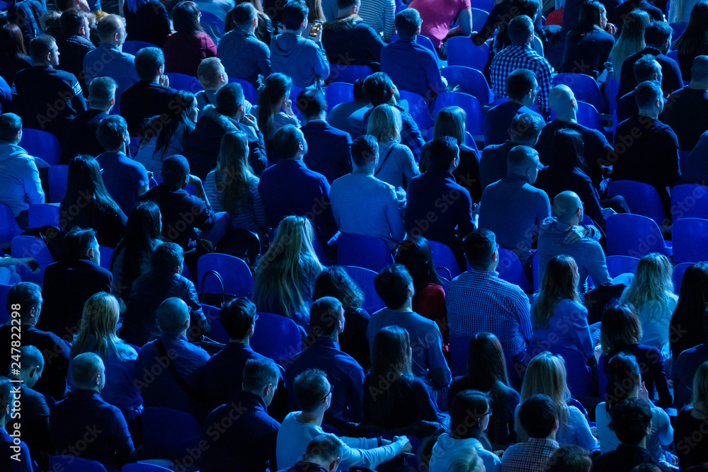 Obraz premium Audience listens to the lecturer at the conference