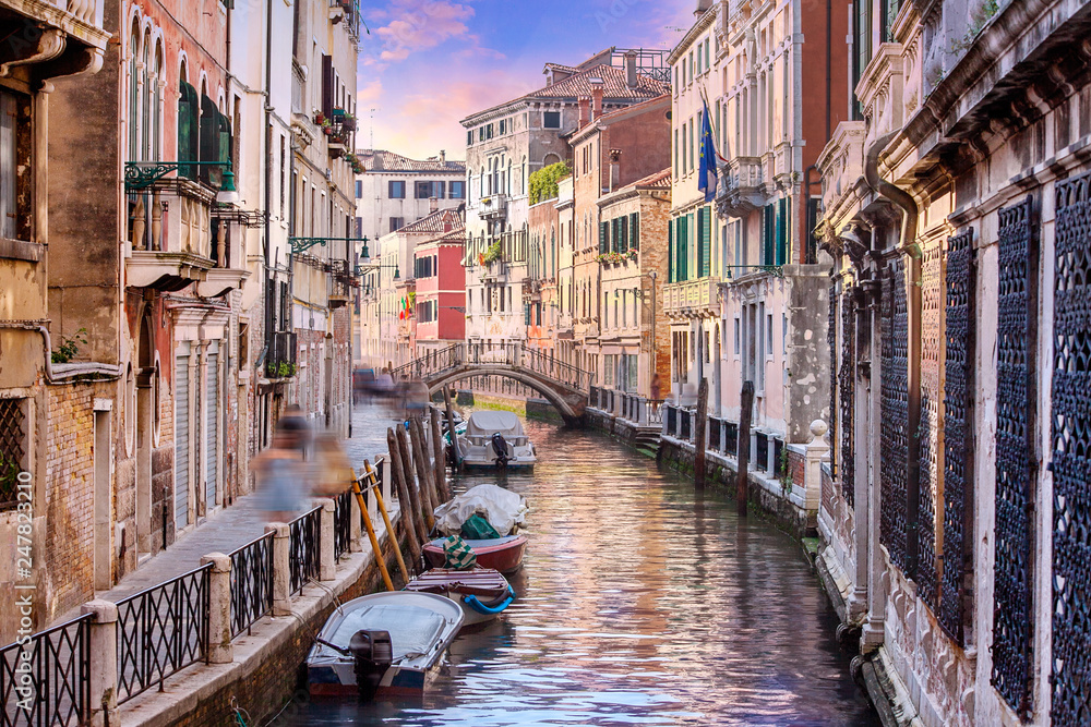 Venice streets and canals in the summer, Italie