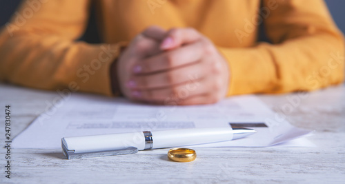 Wallpaper Mural woman document sign ring Torontodigital.ca