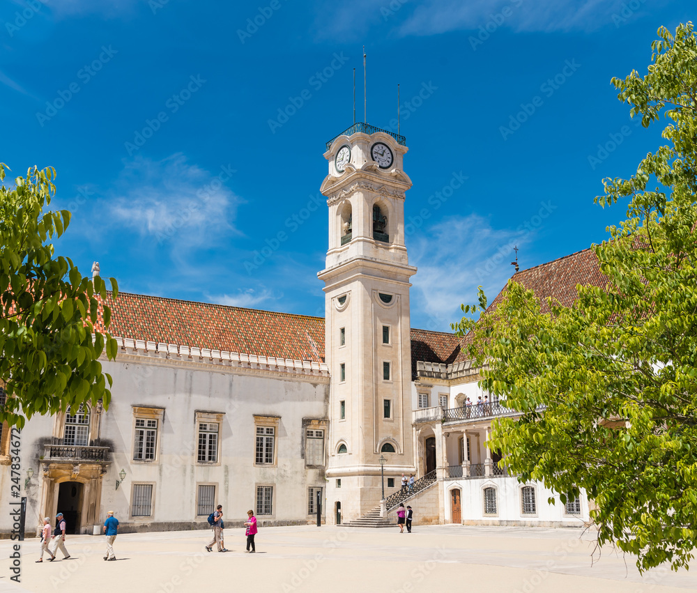 Glockenturm der Universität Coimbra