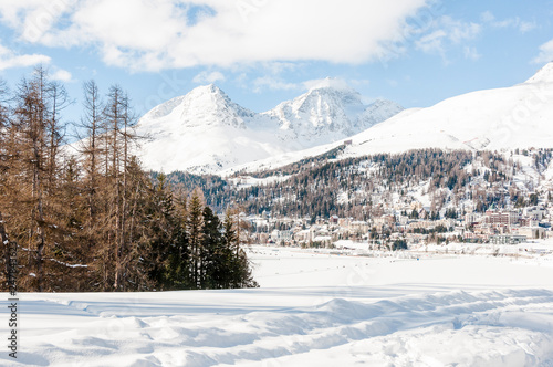 St. Moritz, St. Moritzersee, Oberengadin, Winter, Wintersport, Winterwanderweg, Alpen, Graubünden, Schweiz © bill_17