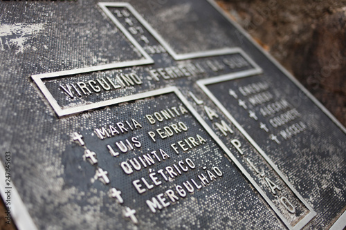 Lápide com os nomes de Lampião, Maria Bonita e outros nove cangaceiros mortos na Grota do Angico photo
