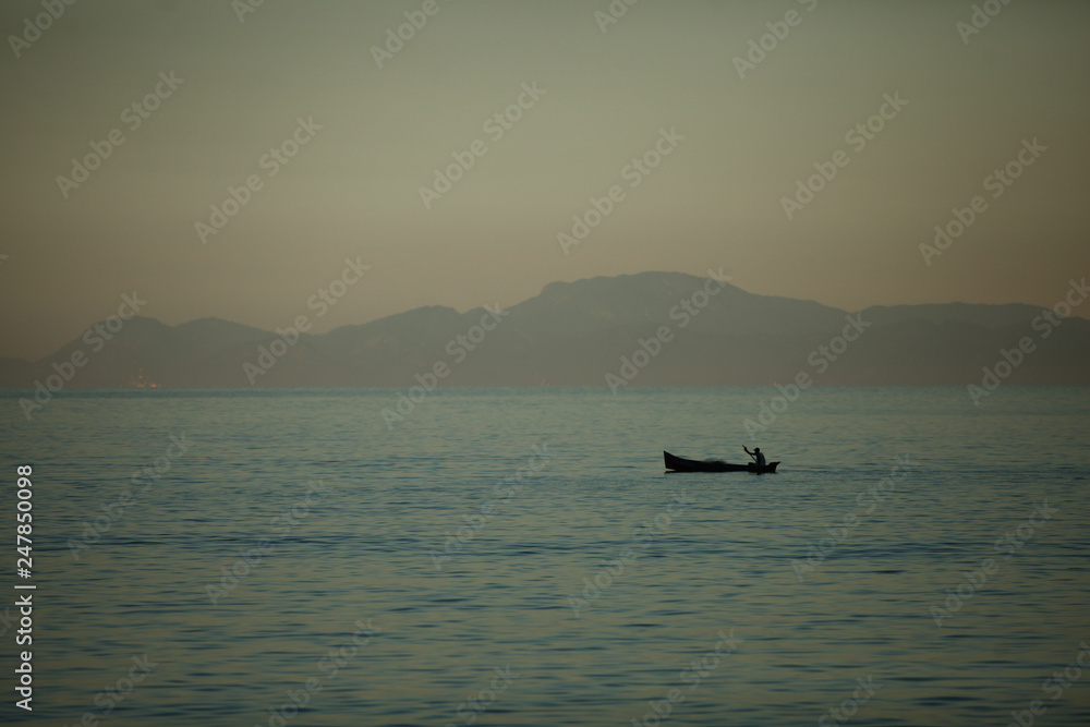 canoeiro no mar