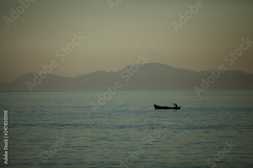 canoeiro no mar