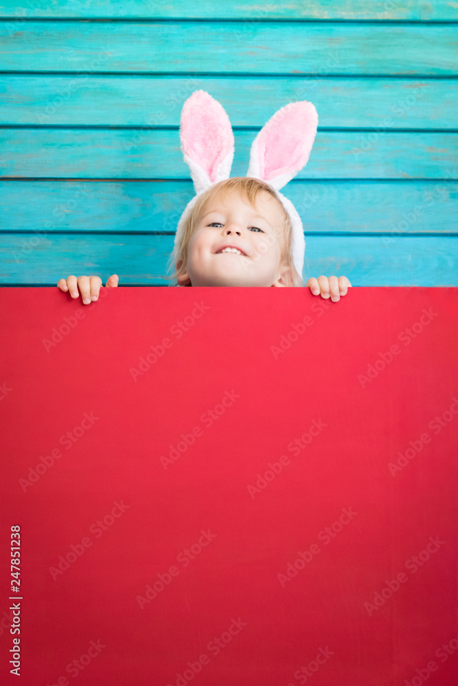 Obraz premium Funny kid wearing Easter bunny