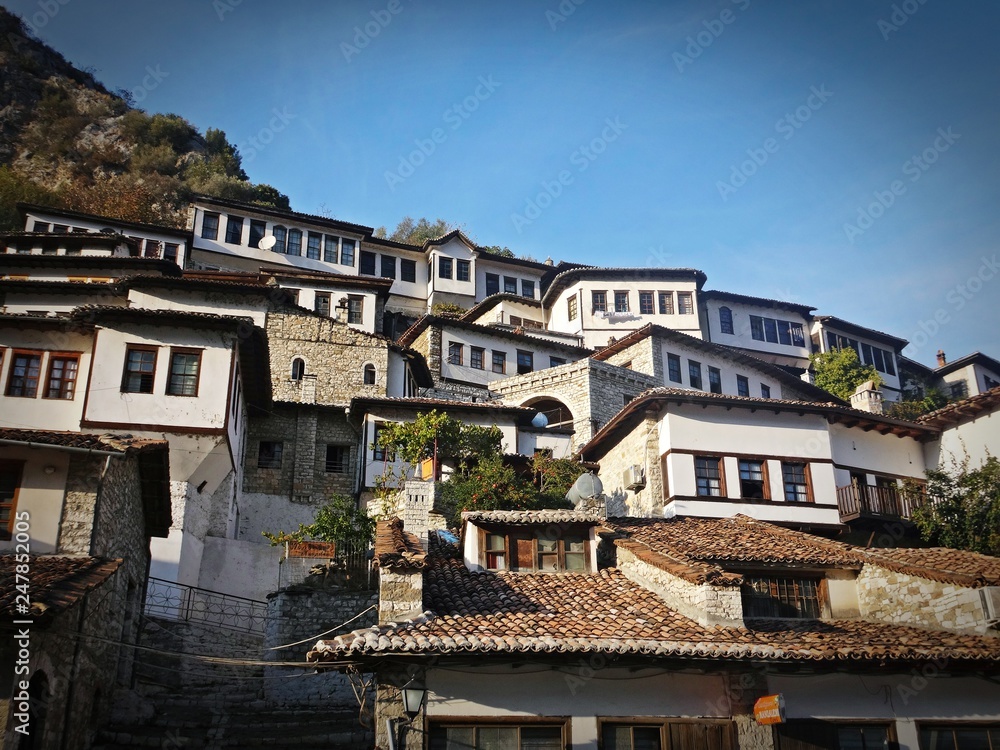 Miasto Berat w Albanii, słynne białe domki