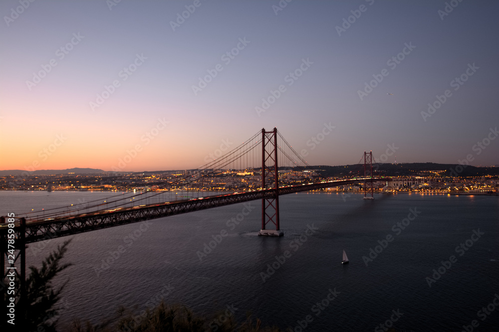 Brücke über den Fluss Tejo -  Lissabon