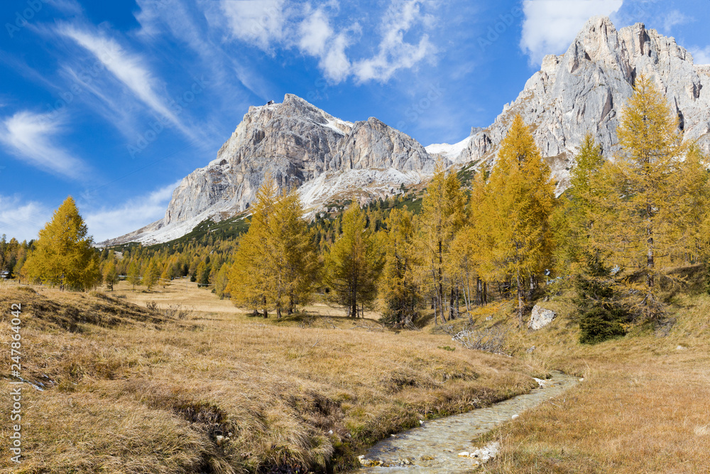 Autunno nelle Dolomiti, Passo Falzarego, Tofane e Lagazuoi