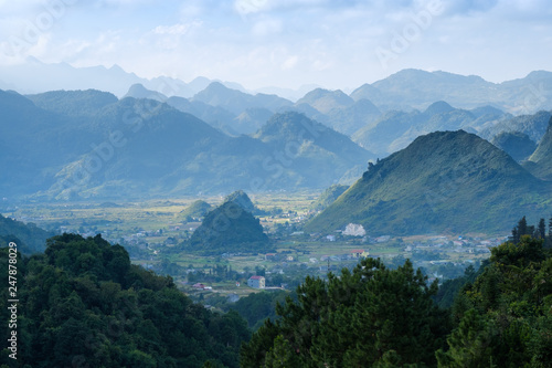 Collines boisées, Tam son, province de Ha giang, Vietnam.  