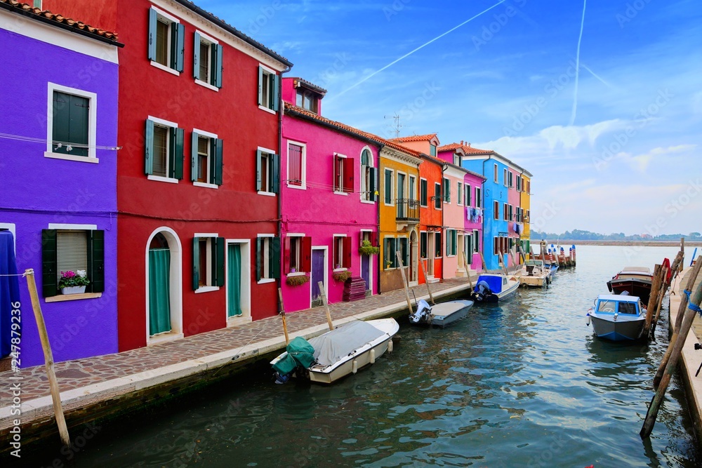 Obraz premium Vibrant houses along a canal on the colorful island of Burano near Venice, Italy