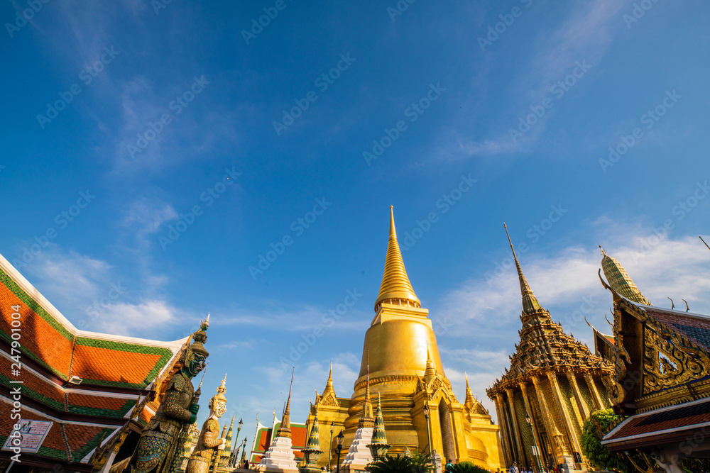 Fototapeta premium Temple of the emerald buddha golden pagoda with blue sky cloud