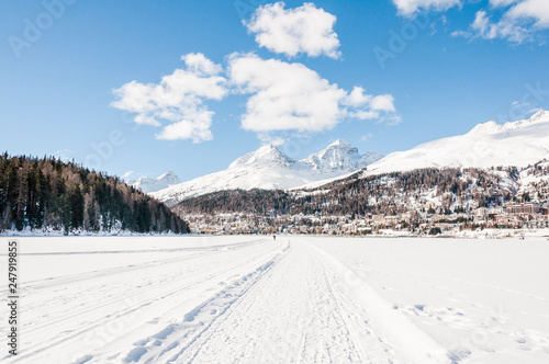 St. Moritz, St. Moritzersee, Winterwanderung, Wanderweg, Oberengadin, Engadin, Alpen, Piz Julier, Graubünden, Winter, Schweiz