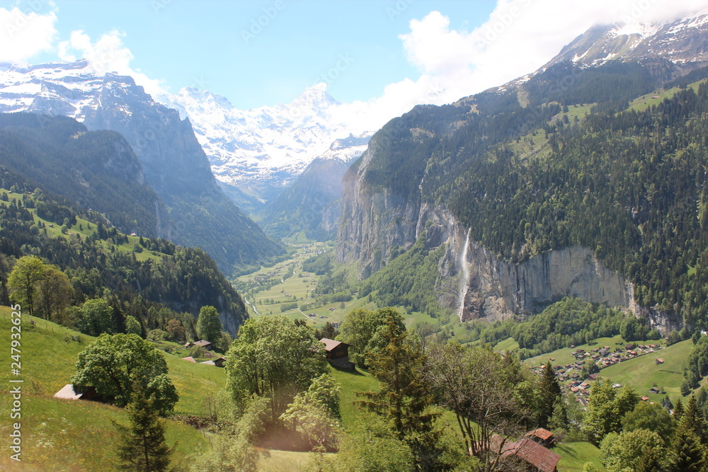 Berg mit Wasserfall