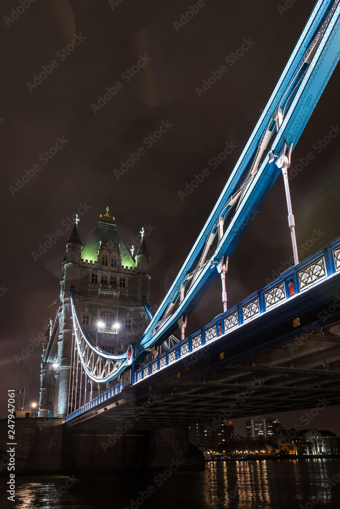 Obraz premium Il Tower Bridge di notte