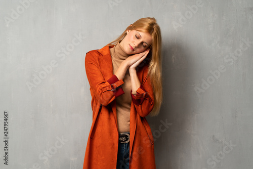 Woman over textured background making sleep gesture in dorable expression