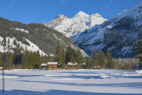 Bl  emlisalpmassiv  aus der Sicht von Kandersteg  Berneroberland  Schweiz