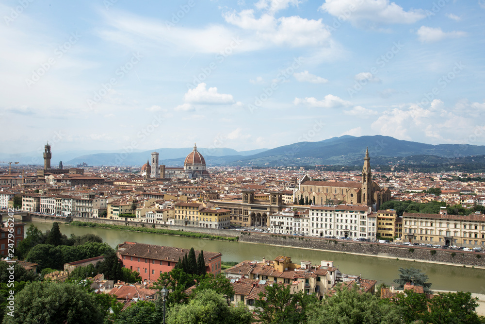 Duomo di Firenze e scorcio sull'Arno