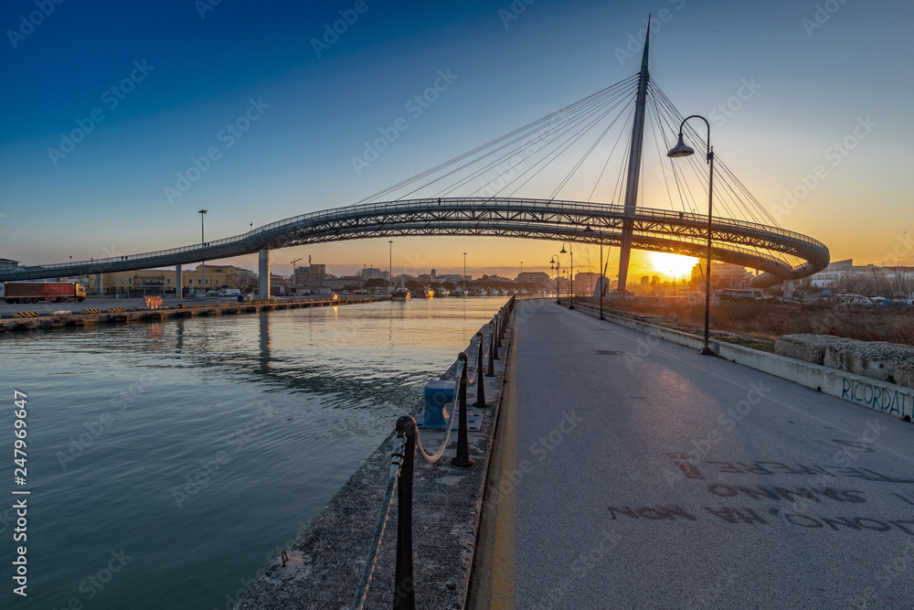 Tramonto sul Ponte del Mare a Pescara