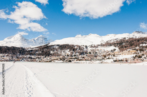 St. Moritz, St. Moritzersee, Dorf, Alpen, Oberengadin, Winter, Wintersport, Graubünden, Schweiz