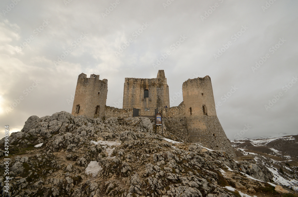 Rocca Calascio con la neve - Antica fortezza in Abruzzo