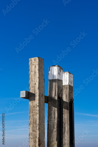 Holzdalben im Hafen photo