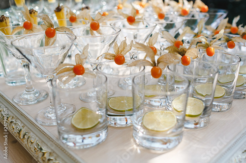 Tableau sur toile Many glasses of fruit prepared for lemonade.