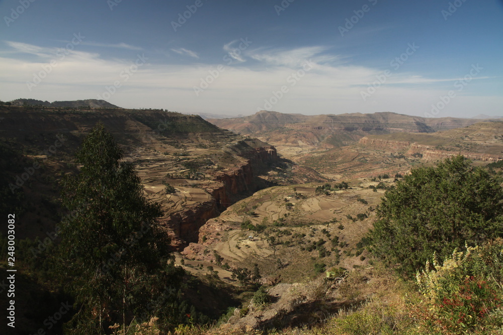 pasmo górskie semien w etiopii ciągnące się po horyzont - obrazy, fototapety, plakaty 