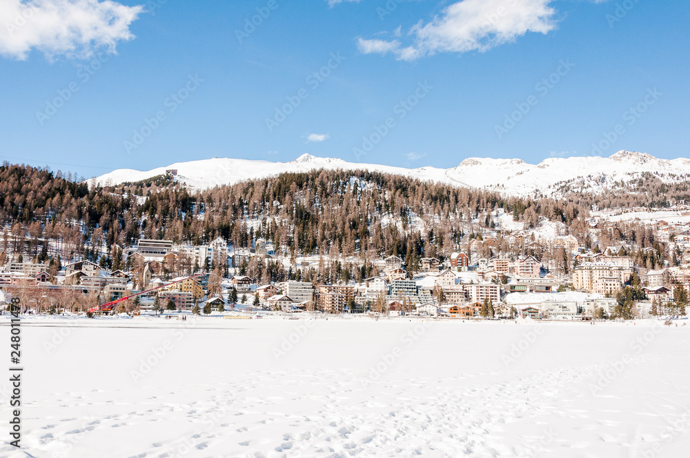 St. Moritz, Dorf, St. Moritzersee, Corviglia, Alpen, Oberengadin, Winter, Wintersport, Graubünden, Schweiz