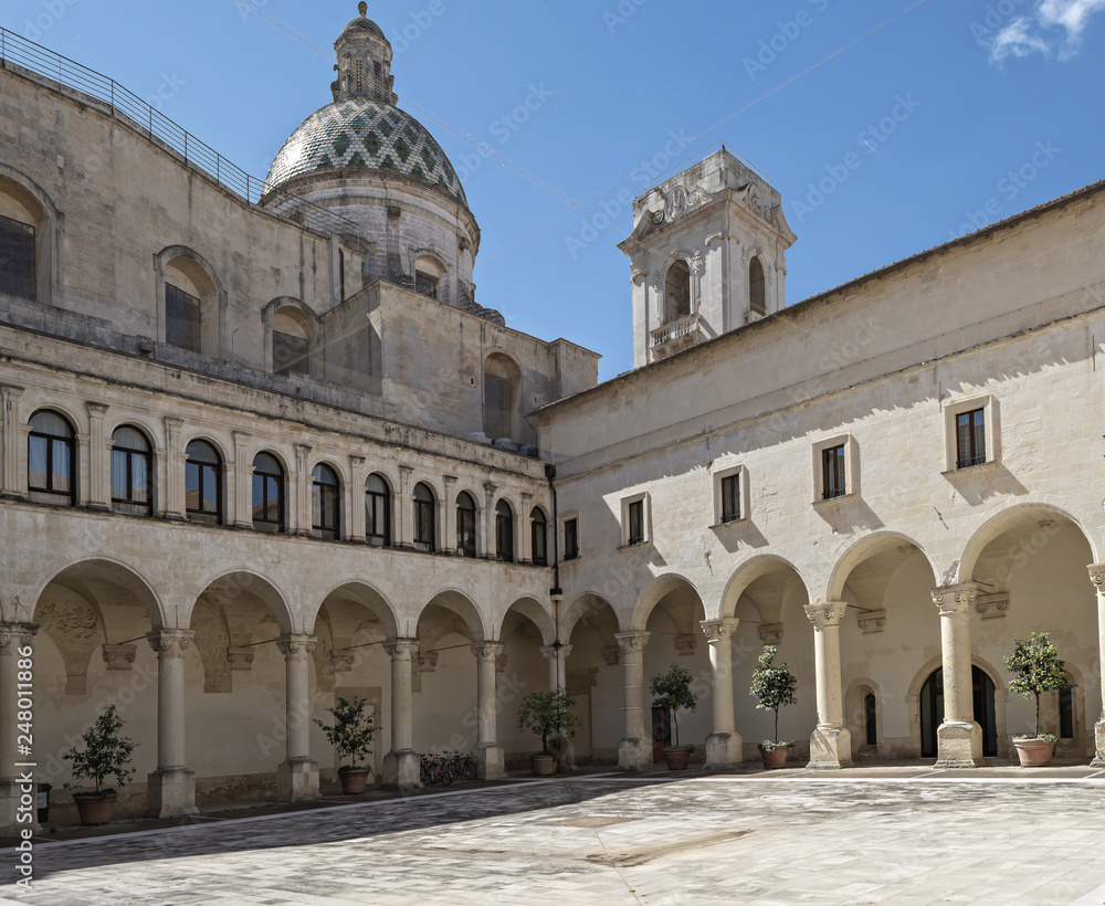 Italia Puglia Lecce chiostro dell'accademia di belle arti