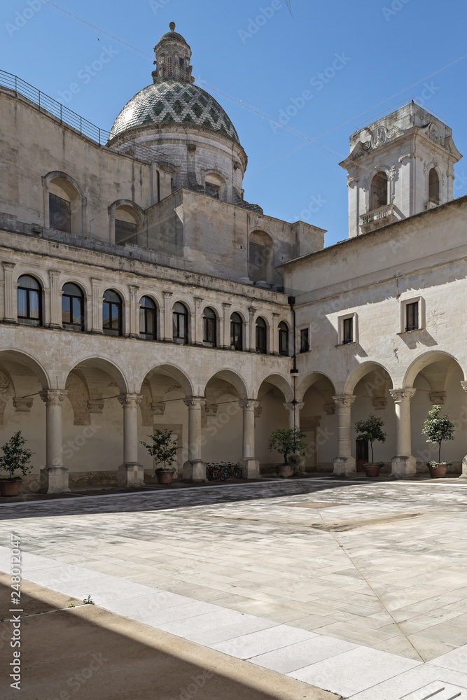 Italia Puglia Lecce chiostro dell'accademia di belle arti
