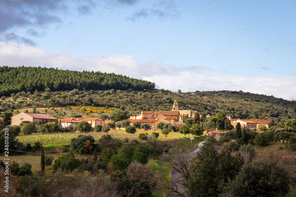Village de Sainte-Colombe-de-la-Commanderie, Occitanie