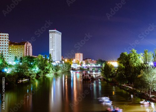 Nocturna de Valladolid y el río Pisuerga