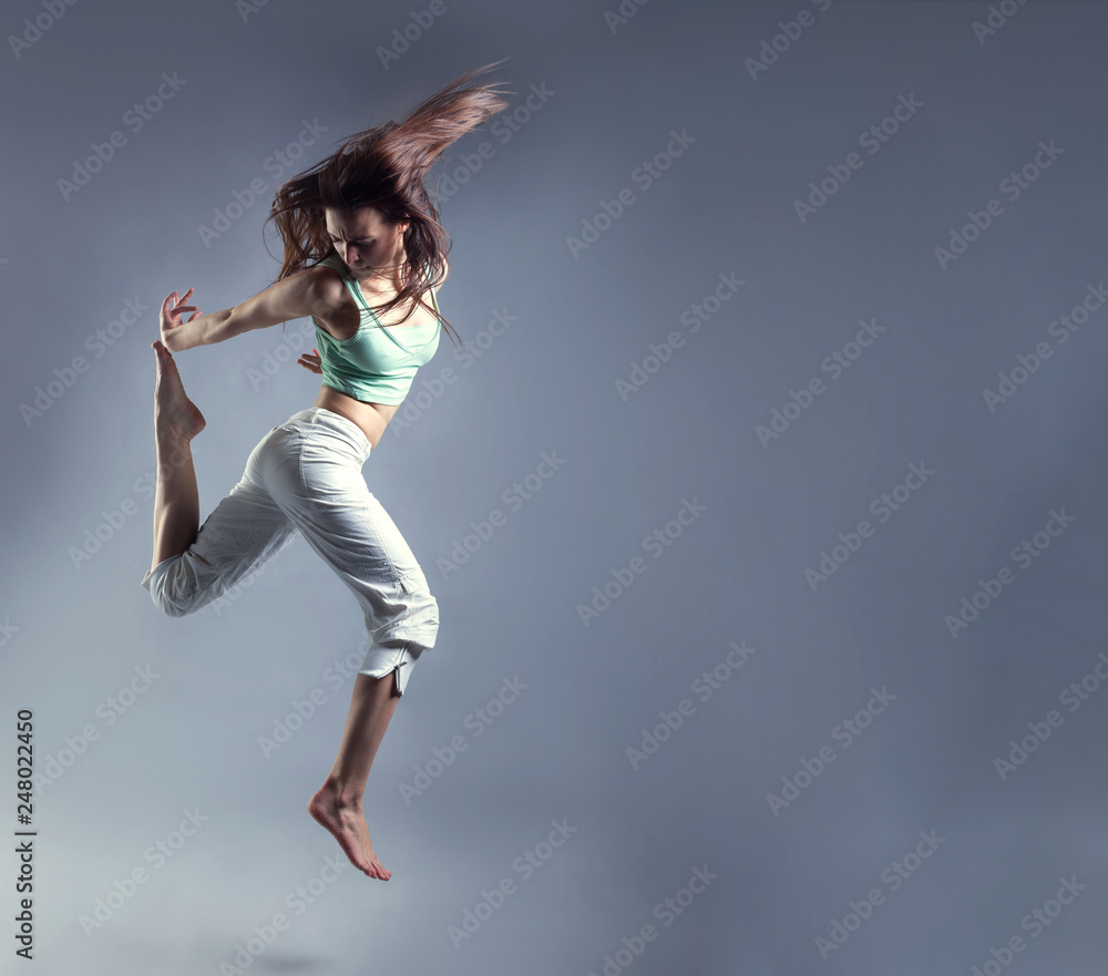 Obraz premium beauty girl dance on grey background