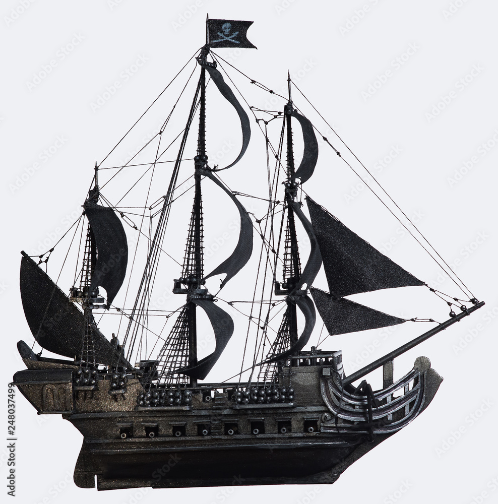 Fototapeta premium Czarny statek piracki z XVIII wieku z bronią na białym tle