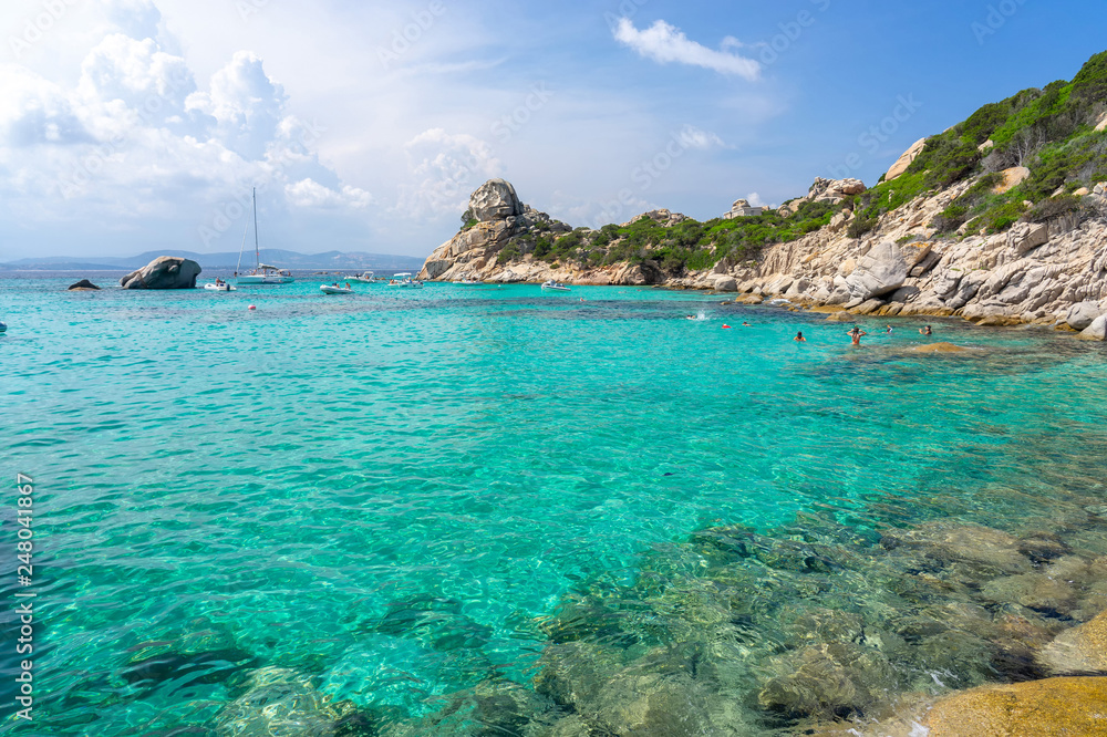 Fototapeta premium Piękna plaża archipelagu la Maddalena. Sardynia, Włochy