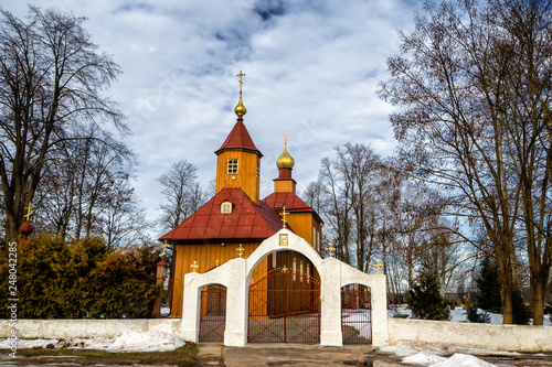  Bagienna dolina Górnej Narwi, nazywana Polską Amazonią, ..... pomnikowe drzewa, leśne uroczyska, drewniana architektura wiejska ... photo